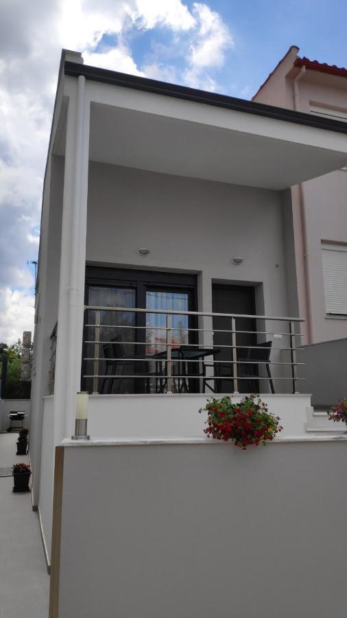 Amber Blue Villa นิกิติ ภายนอก รูปภาพ
